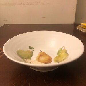 Elegant White Fruit Bowl with Pear Design